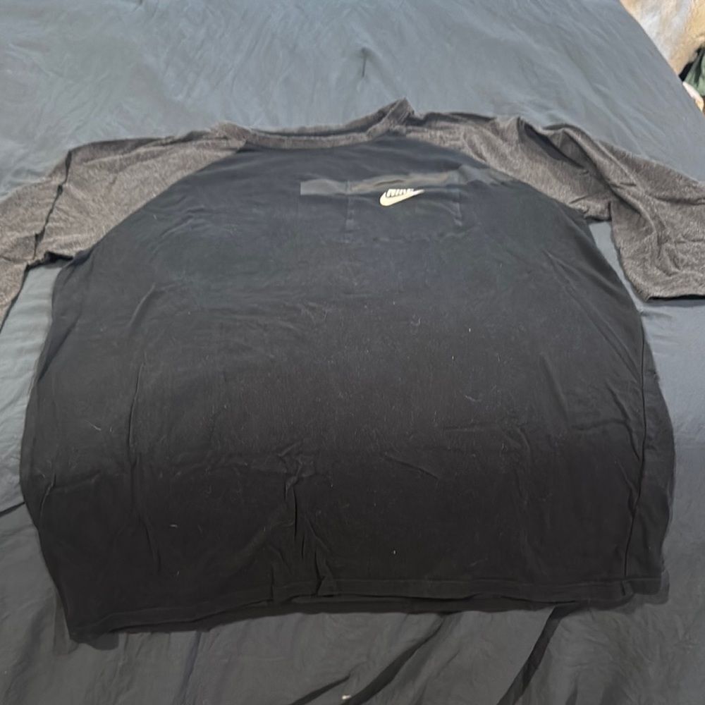 Nike Men's Black and Gray Shirt